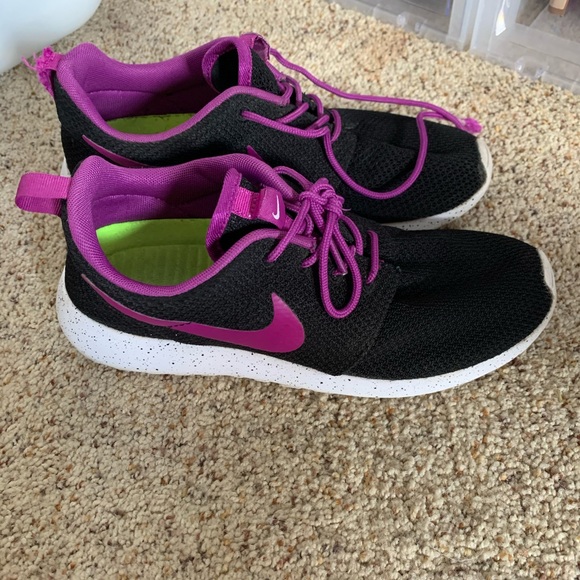 Custom Nike Roshe Shoes - Picture 3 of 4